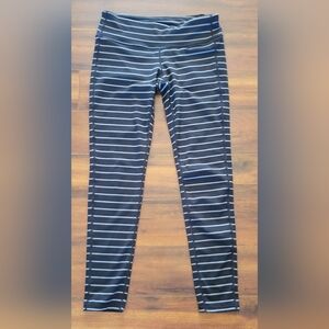 EUC Women's Athleta Black & White Striped Leggings Yoga Pants Gym